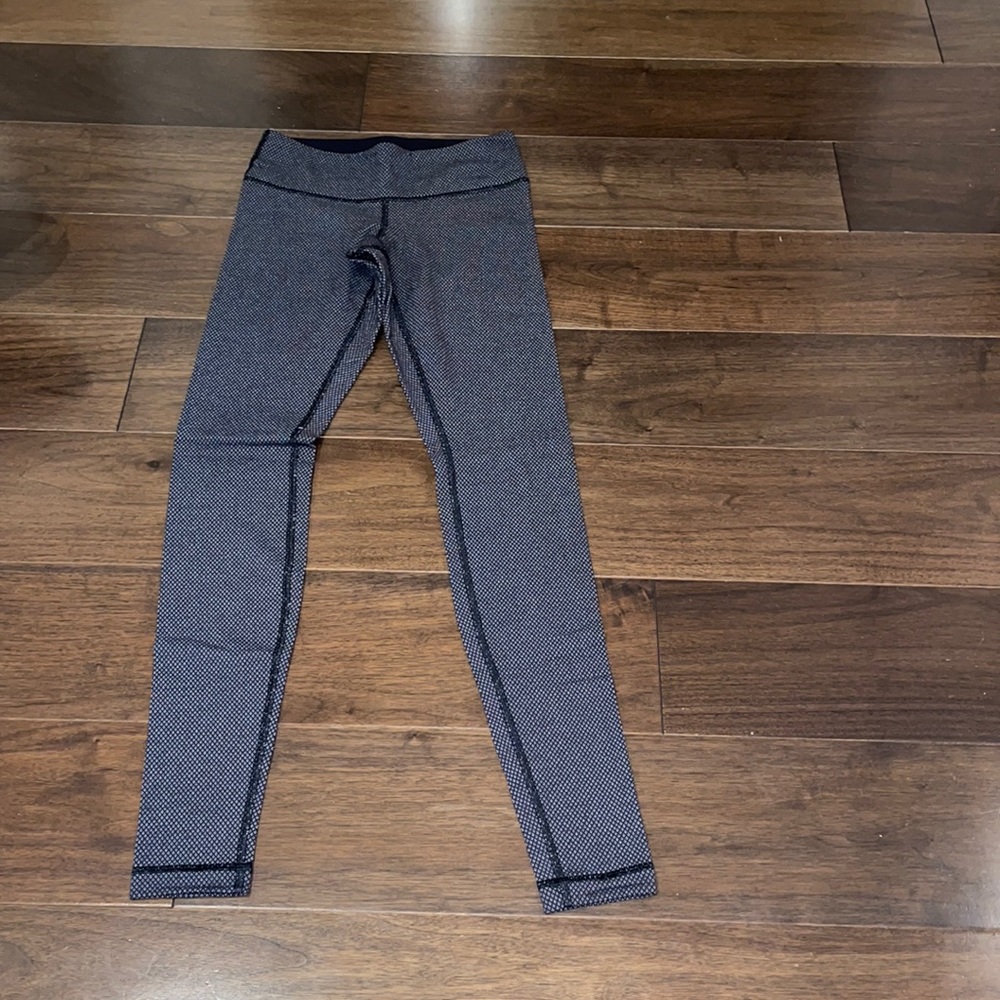 Black & white Lululemon leggings